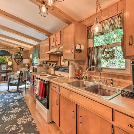 Tranquil Creekside Cottage With Deck And Lanai Франклин Экстерьер фото