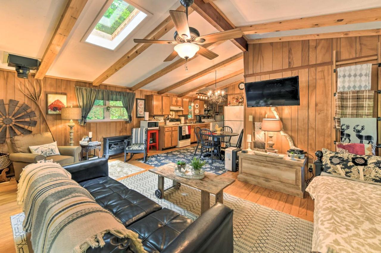 Tranquil Creekside Cottage With Deck And Lanai Франклин Экстерьер фото
